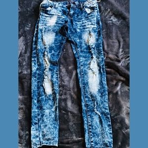 Woman’s skinny jeans